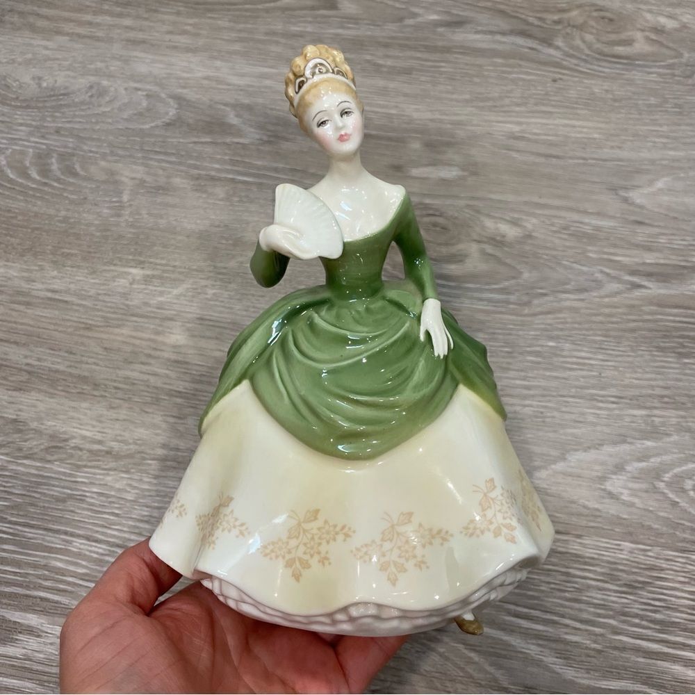Vintage Royal Doulton HN2312 "Soiree" Bone China Figurine (512286H) 1967s